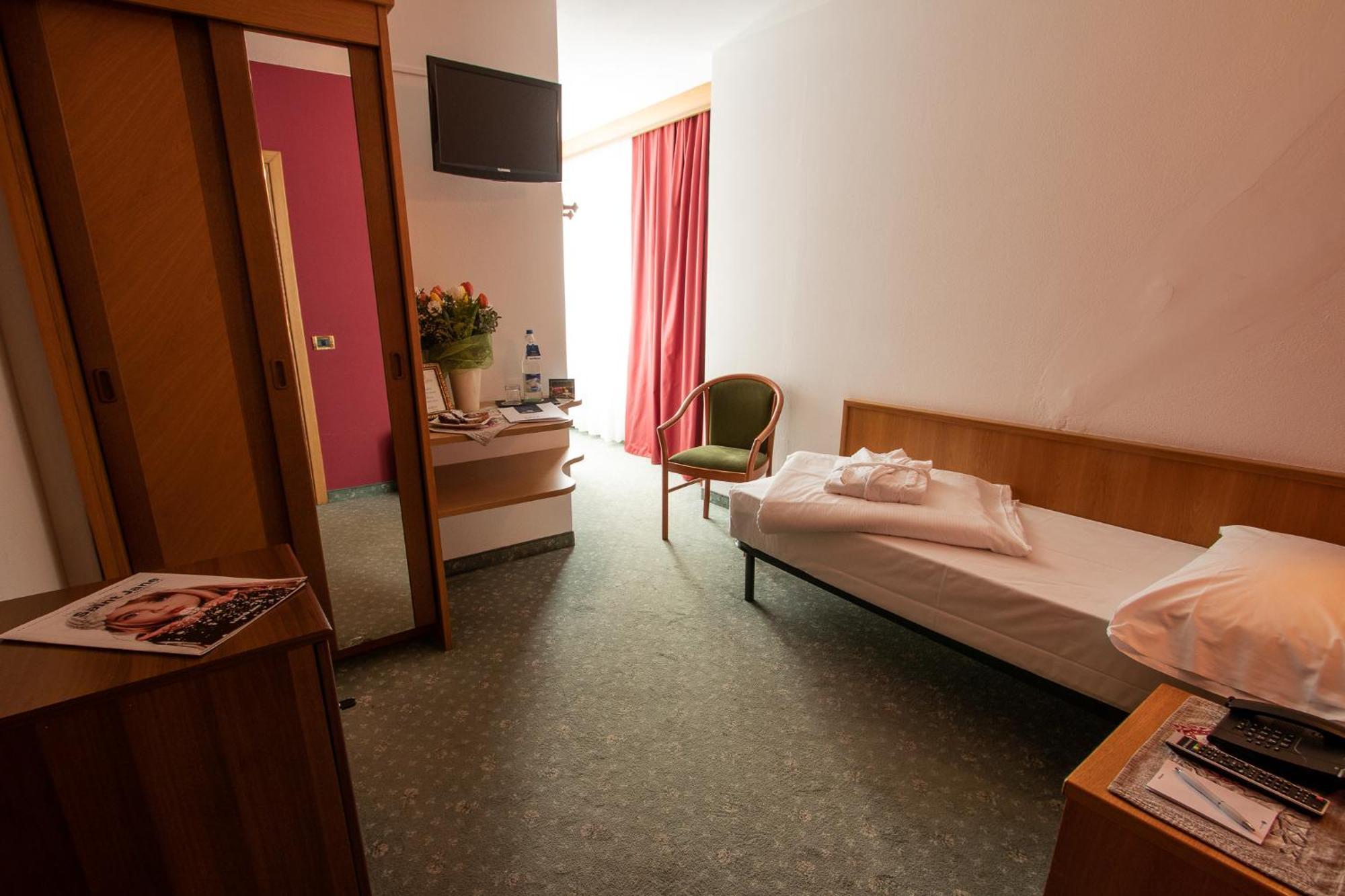 Single Room,1216254205:JPEG